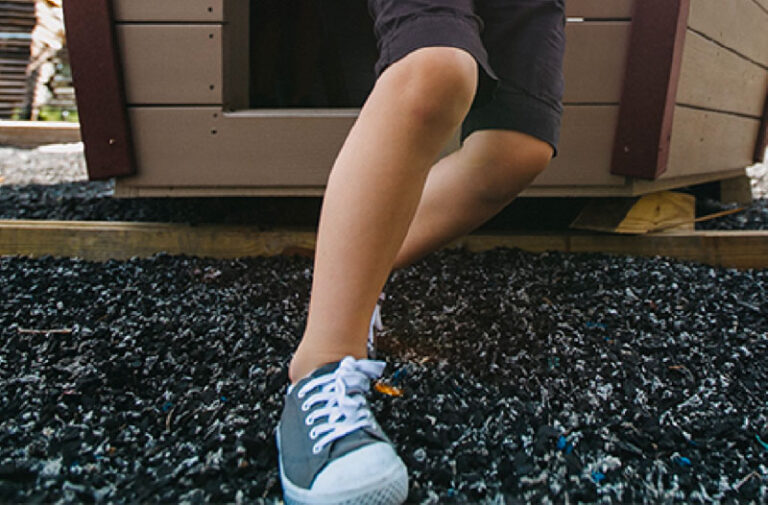 Swing Set Buying Guide What To Know When Buying A Swing Set