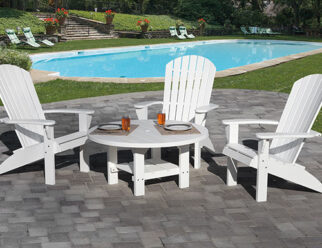 outdoor seating poolside