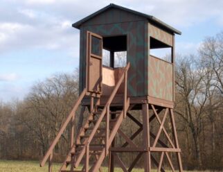 Square Elevated Amish Hunting Blind With Railing