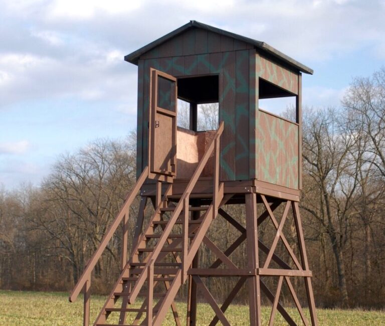 Square Elevated Amish Hunting Blind With Railing