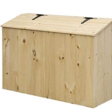 Wooden compartment feed chest
