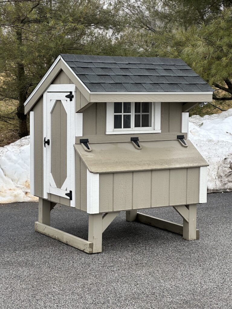 In-stock 3x4 quaker chicken coop