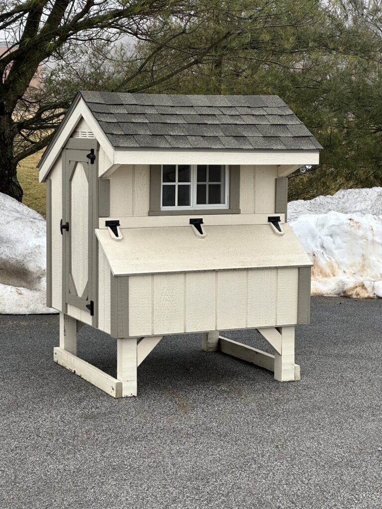 In-stock 3x4 quaker chicken coop